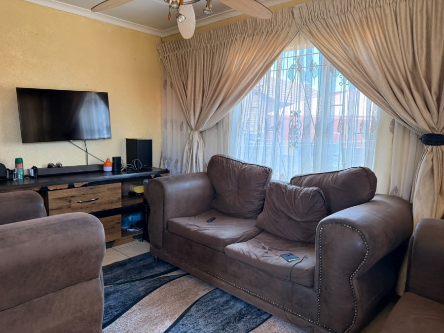 2 Bedroom Property for Sale in Tlhabane West North West